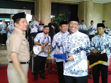 Pencarian PGRI Buru - Persatuan Guru Republik Indonesia Cabang Kabupaten Buru